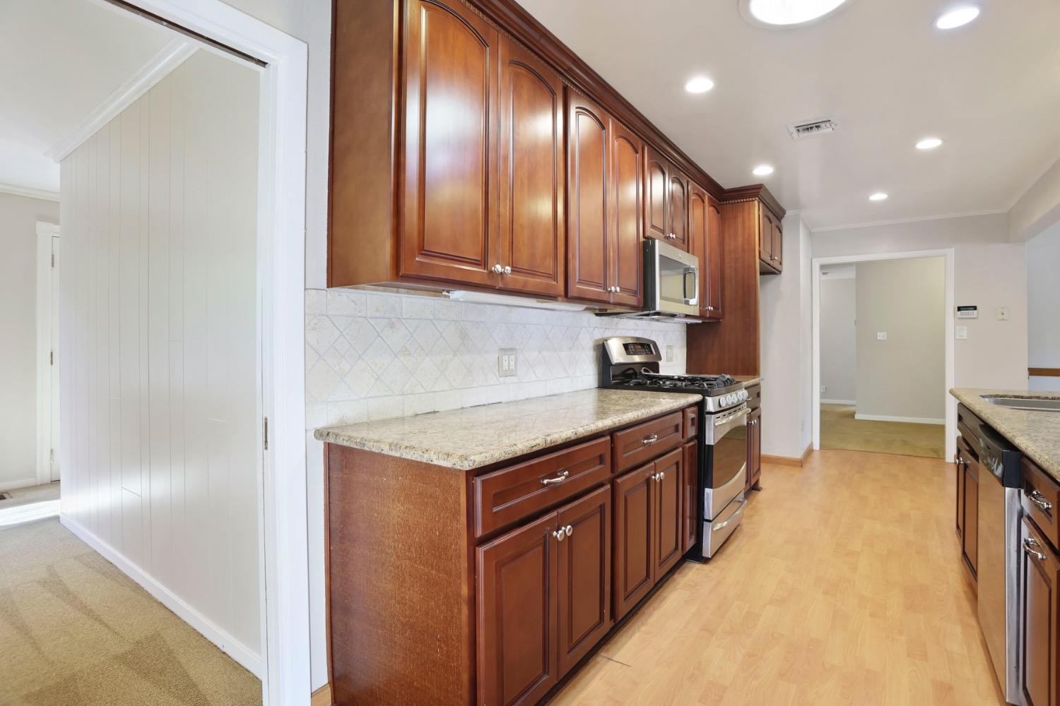 Detail Gallery Image 10 of 43 For 1152 Stanton Way, Stockton,  CA 95207 - 3 Beds | 2 Baths