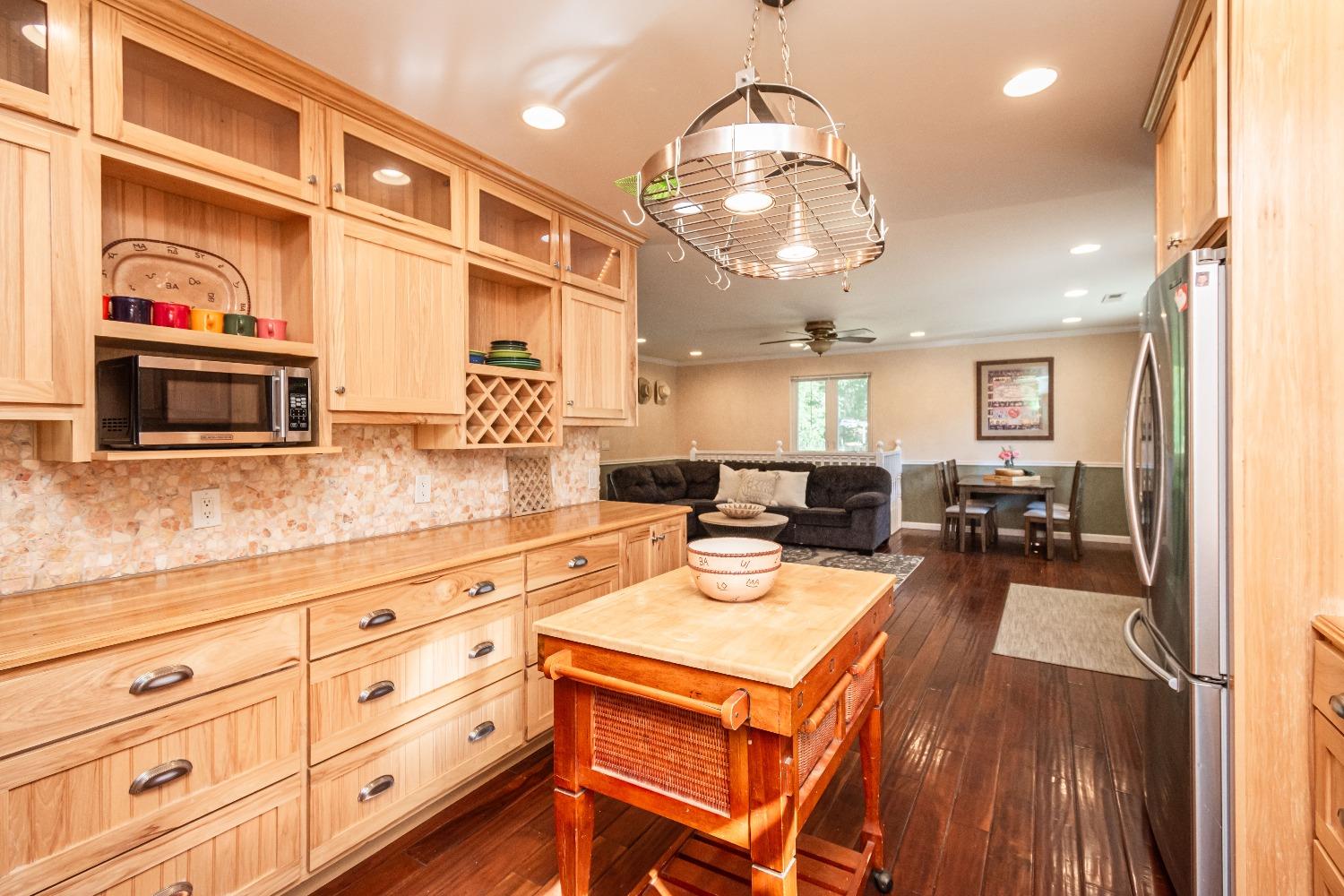 Detail Gallery Image 10 of 36 For 1190 Pleasant Valley Rd, Diamond Springs,  CA 95619 - 2 Beds | 2 Baths