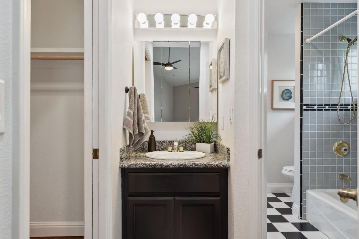 Detail Gallery Image 21 of 46 For 4006 Canyon Dr, Fair Oaks,  CA 95628 - 5 Beds | 4 Baths