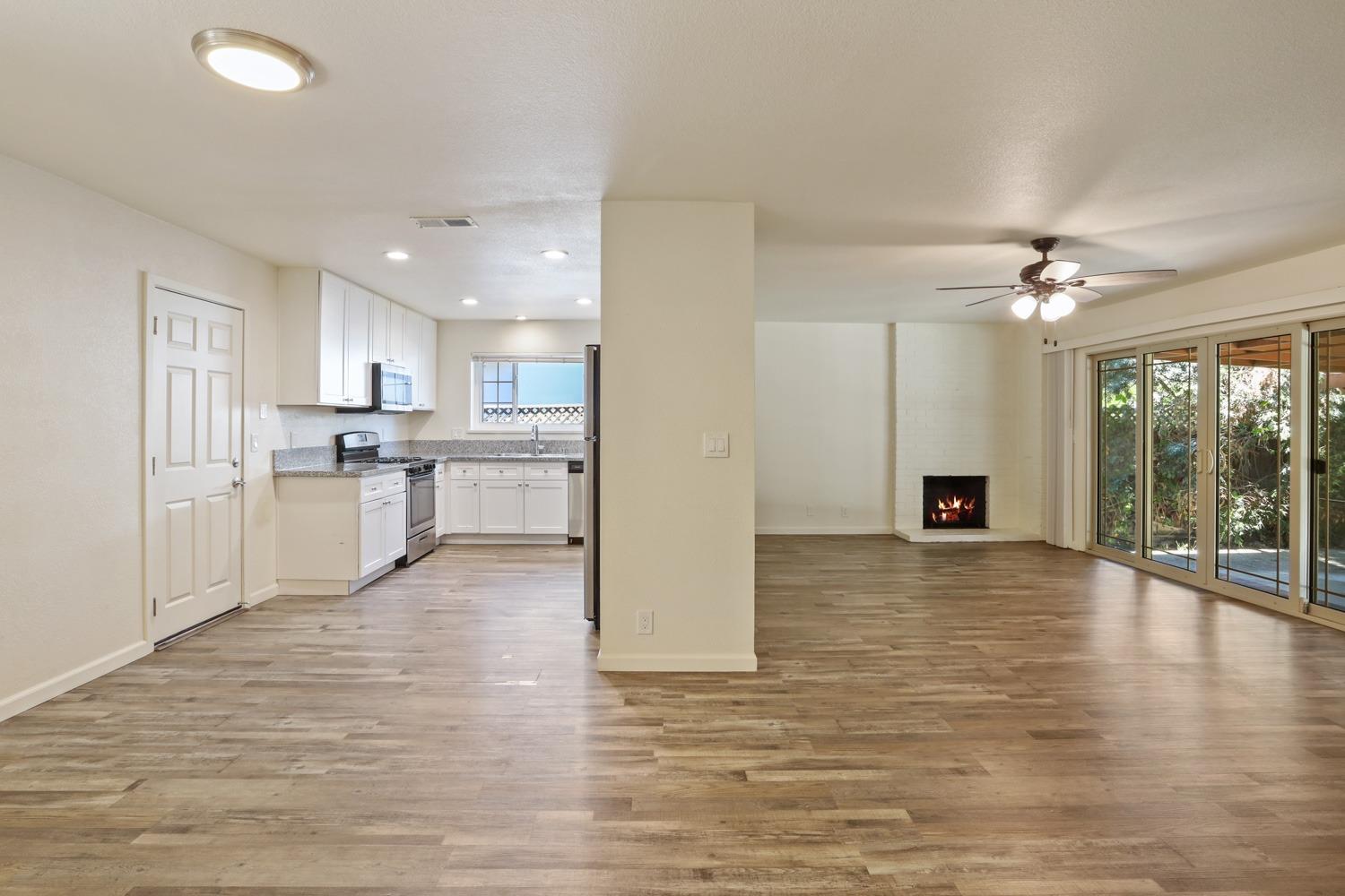Detail Gallery Image 4 of 49 For 1384 Heckman Way, San Jose,  CA 95129 - 3 Beds | 2 Baths