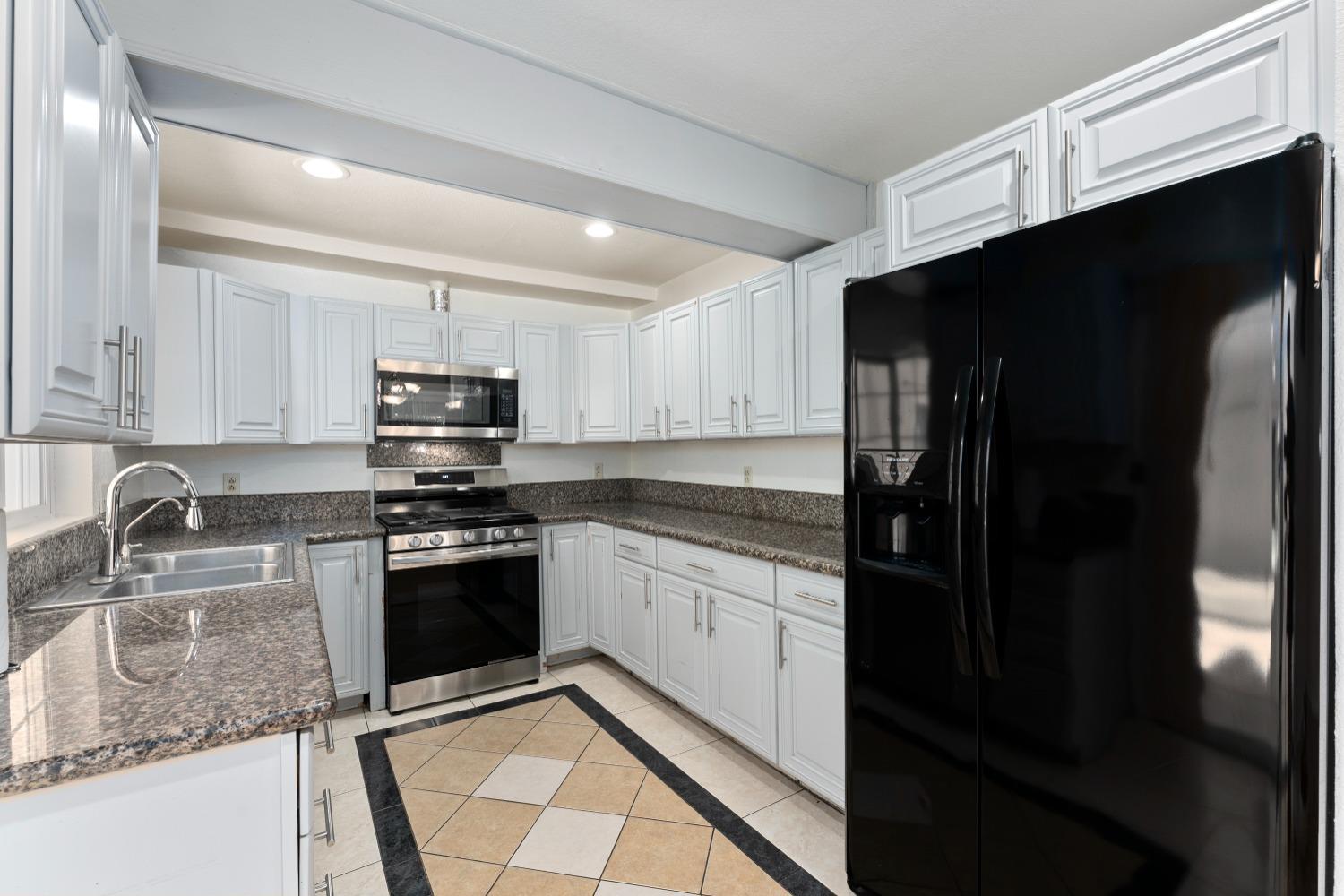 Detail Gallery Image 23 of 84 For 8905 Fredric, Sacramento,  CA 95826 - 4 Beds | 3 Baths