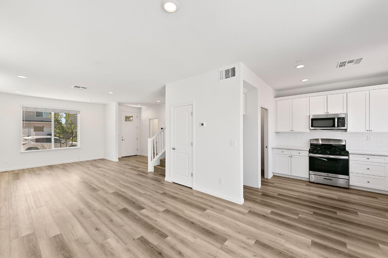 Detail Gallery Image 16 of 44 For 5542 Malibu Palm Ct, Sacramento,  CA 95842 - 3 Beds | 2/1 Baths