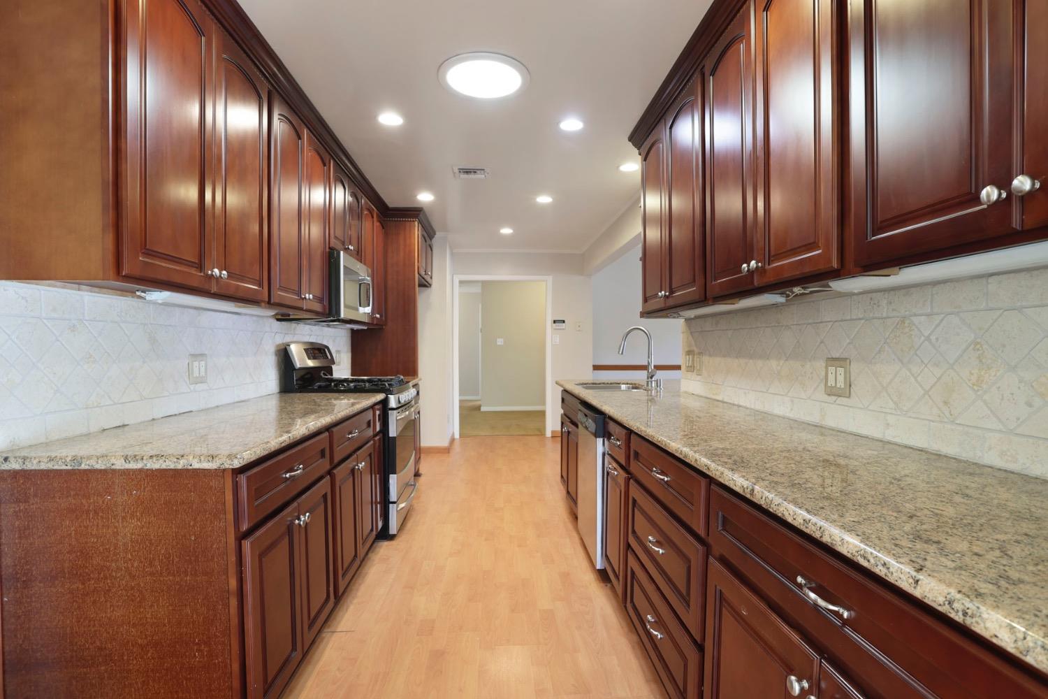 Detail Gallery Image 8 of 43 For 1152 Stanton Way, Stockton,  CA 95207 - 3 Beds | 2 Baths