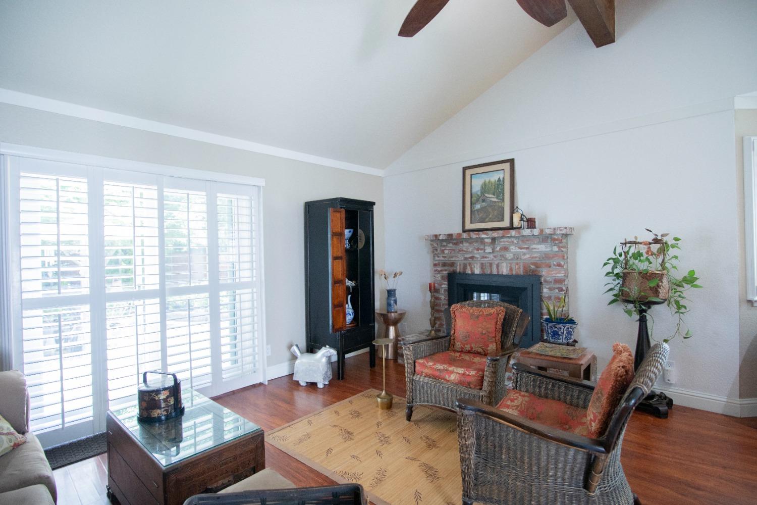 Detail Gallery Image 4 of 51 For 5815 Morgan Pl #1,  Stockton,  CA 95219 - 2 Beds | 1 Baths
