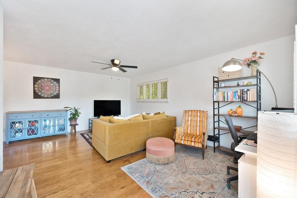 Photo #7: 225061290 Listing: Photo #7