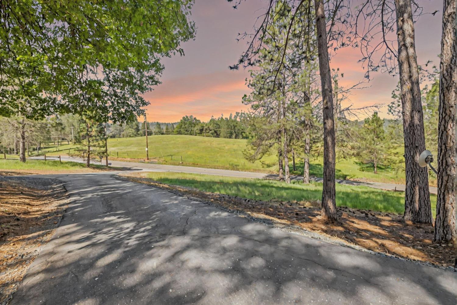 Auburn Road, Grass Valley, California image 2