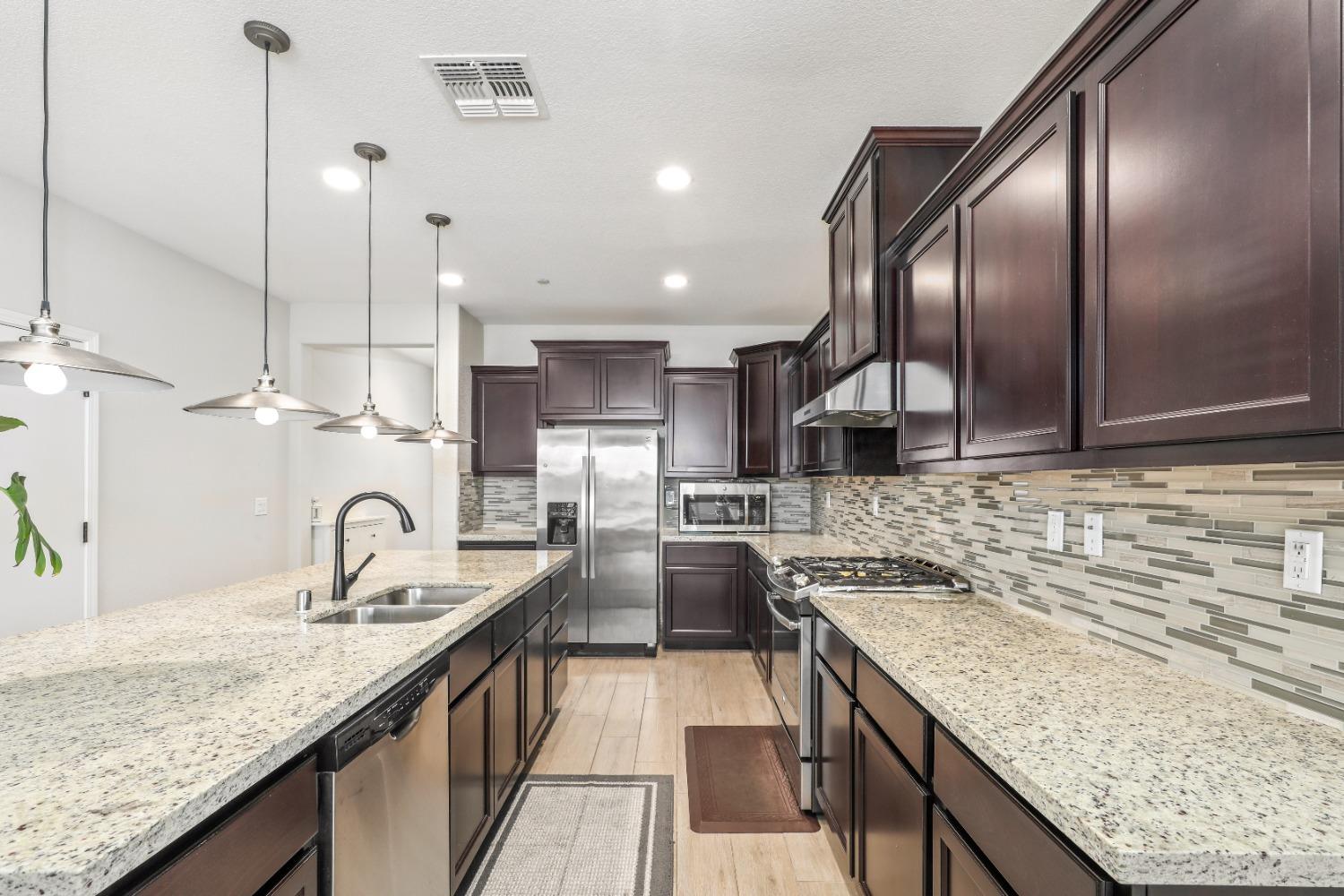 Detail Gallery Image 17 of 48 For 8417 Everson Ln, Elk Grove,  CA 95758 - 4 Beds | 3 Baths
