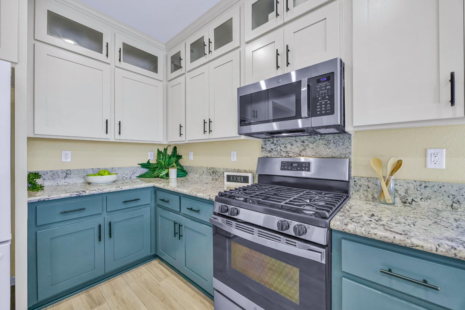 Detail Gallery Image 9 of 42 For 3087 Ridgecrest Dr, Lincoln,  CA 95648 - 3 Beds | 2 Baths