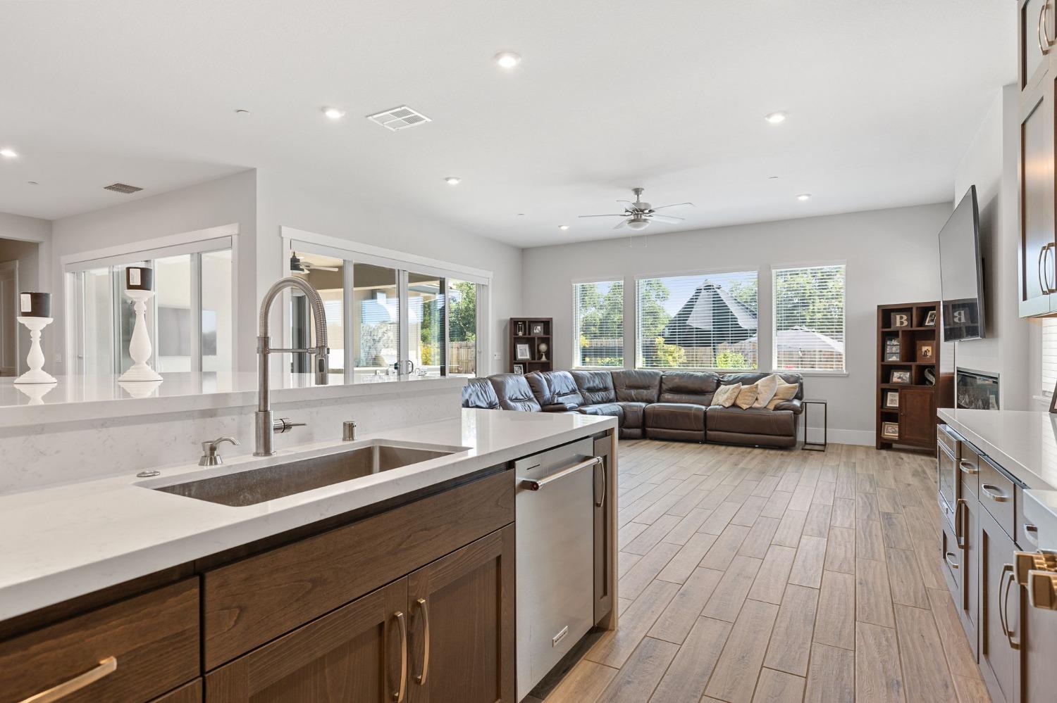 Detail Gallery Image 12 of 83 For 5125 Turnberry Dr, Lincoln,  CA 95648 - 5 Beds | 4/1 Baths