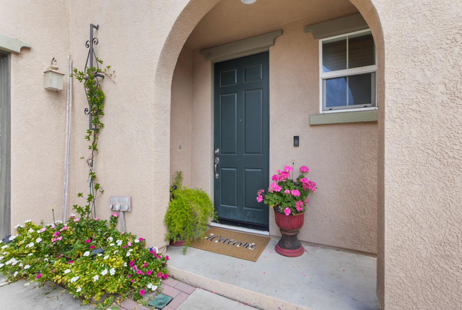 Detail Gallery Image 3 of 32 For 17263 S Bell Post Ln, Lathrop,  CA 95330 - 4 Beds | 2/1 Baths