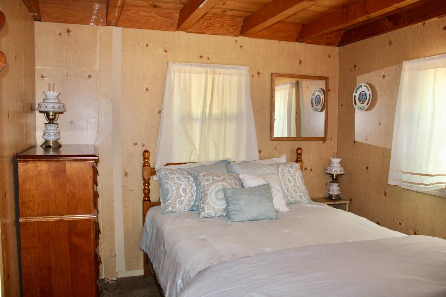 Detail Gallery Image 12 of 17 For 17 Squirrel Hollow, Sierra City,  CA 96125 - 3 Beds | 1 Baths