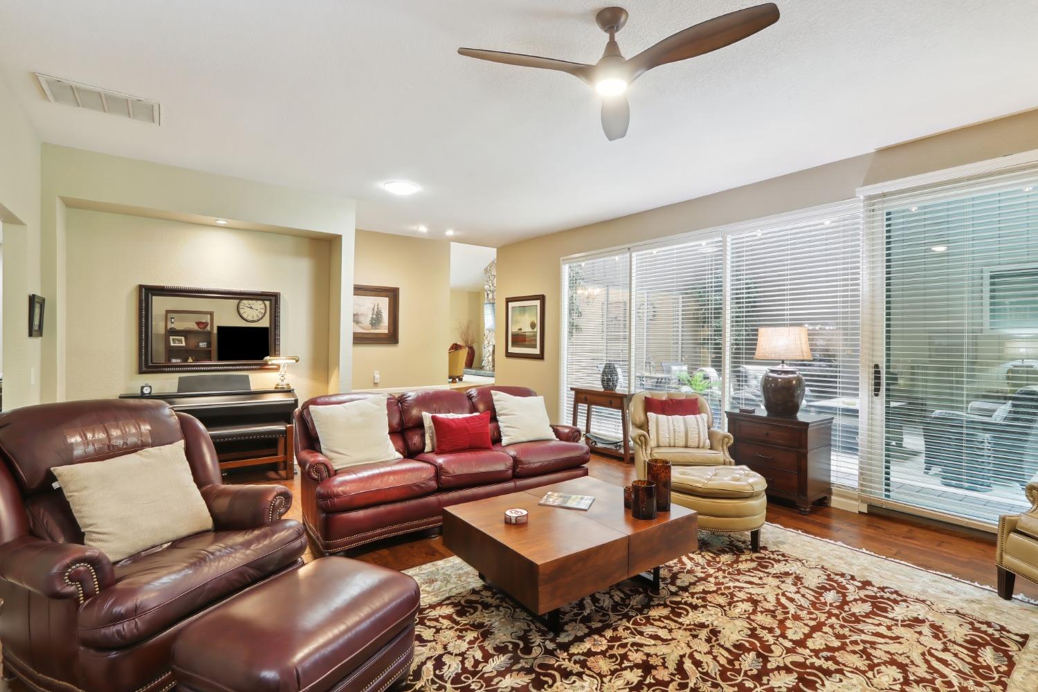 Detail Gallery Image 11 of 50 For 3305 Inverness Ct, Sacramento,  CA 95821 - 5 Beds | 3/1 Baths