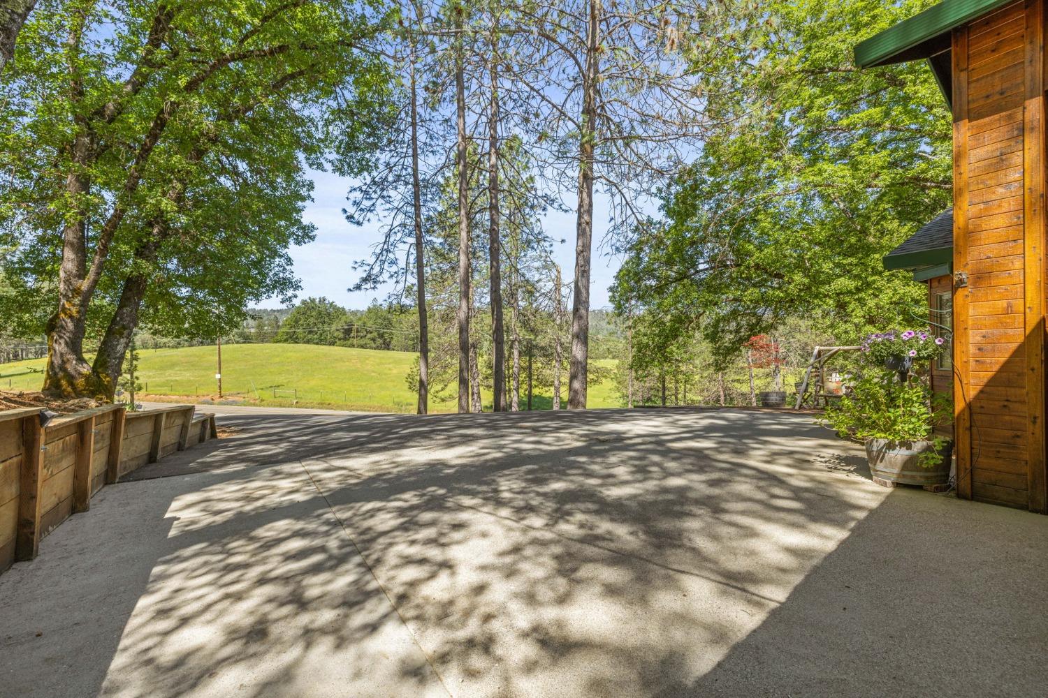Auburn Road, Grass Valley, California image 42