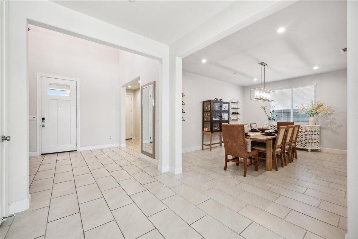 Detail Gallery Image 11 of 54 For 1304 Silversmith Ln, Rocklin,  CA 95765 - 5 Beds | 4 Baths