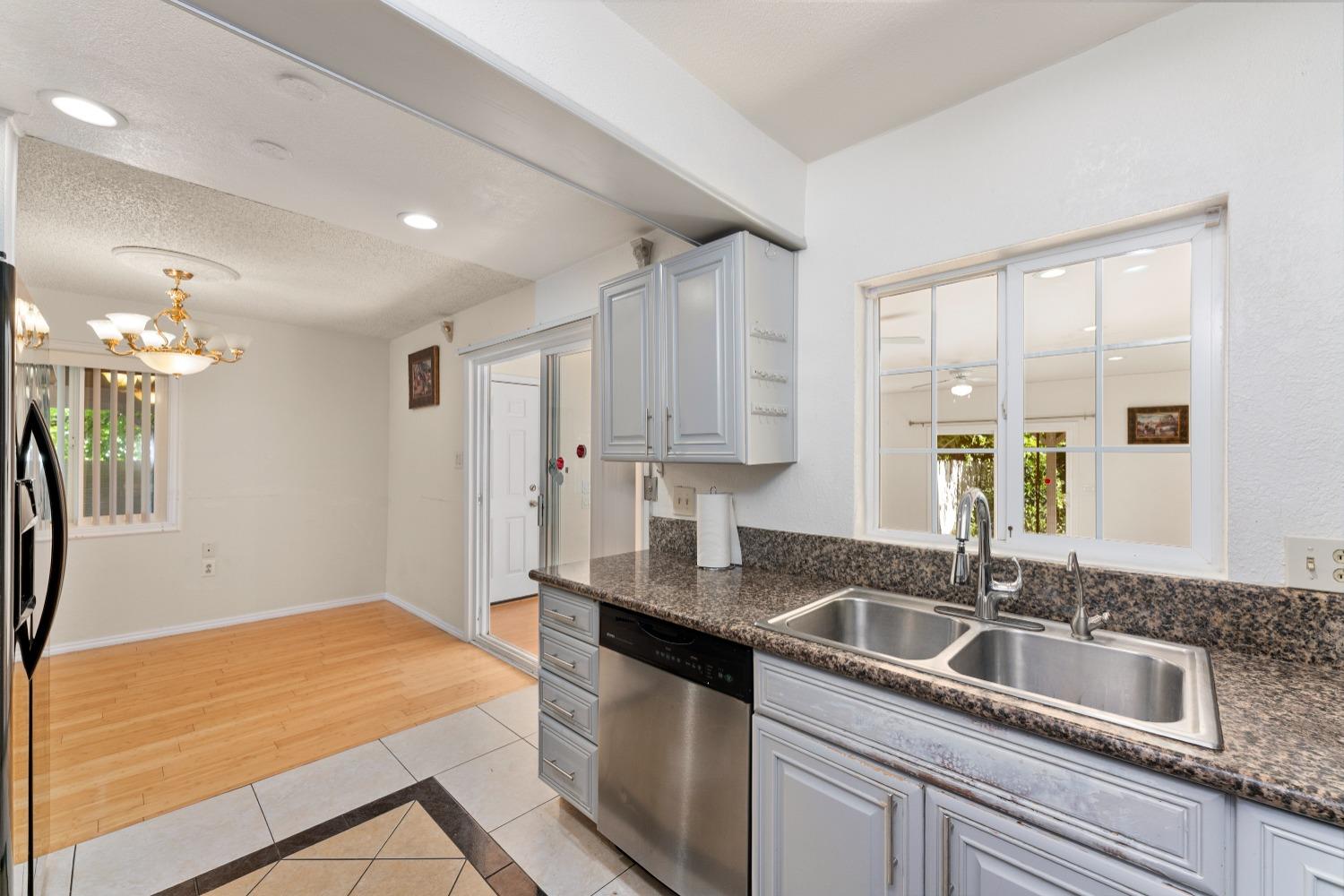 Detail Gallery Image 25 of 84 For 8905 Fredric, Sacramento,  CA 95826 - 4 Beds | 3 Baths