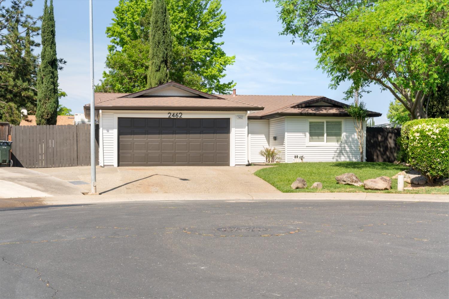 Detail Gallery Image 1 of 22 For 2462 Stokewood Way, Rancho Cordova,  CA 95670 - 3 Beds | 2 Baths