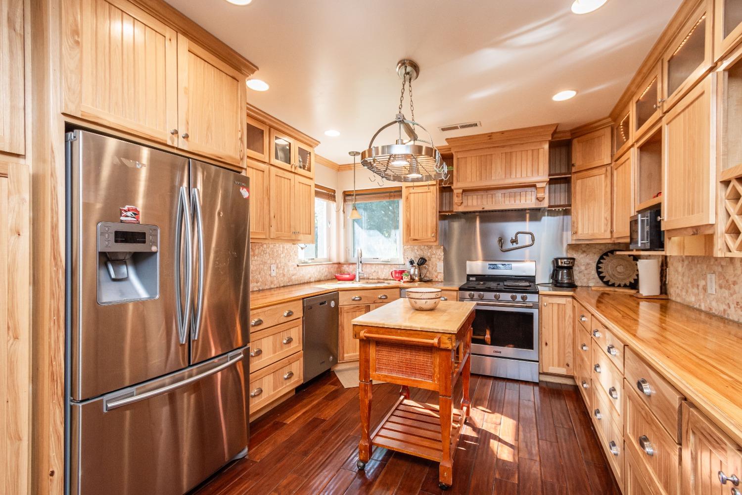 Detail Gallery Image 8 of 36 For 1190 Pleasant Valley Rd, Diamond Springs,  CA 95619 - 2 Beds | 2 Baths