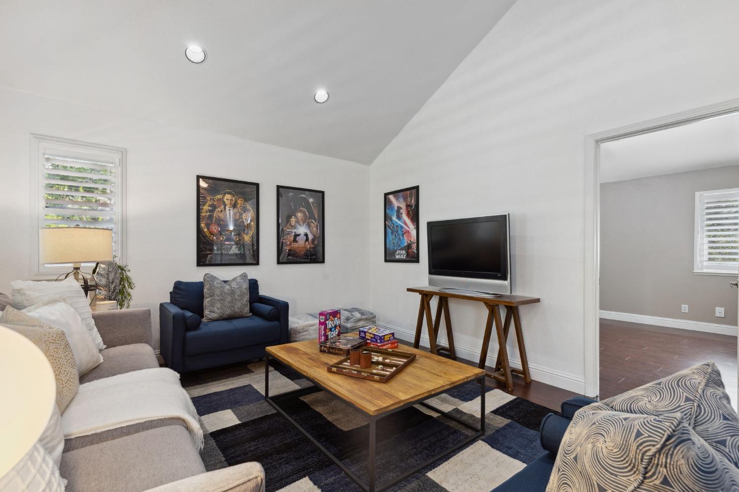 Detail Gallery Image 23 of 46 For 4006 Canyon Dr, Fair Oaks,  CA 95628 - 5 Beds | 4 Baths
