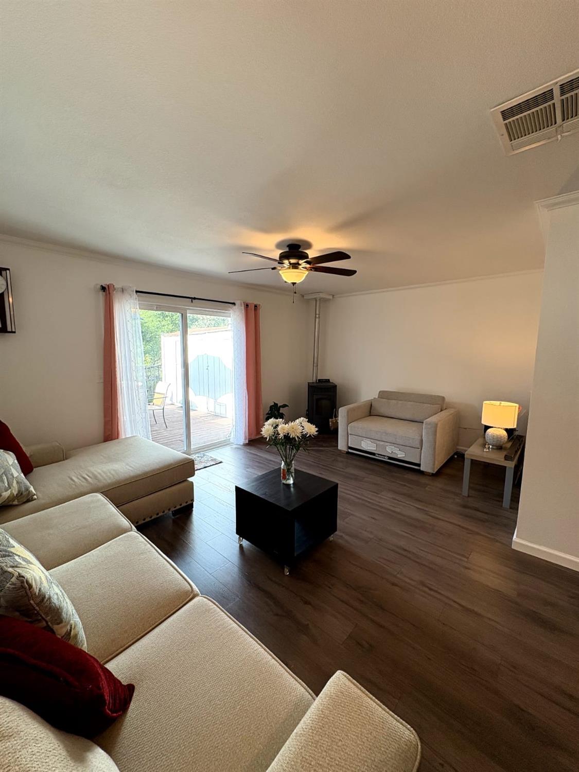 Detail Gallery Image 4 of 17 For 4291 Patterson Dr #17,  Diamond Springs,  CA 95619 - 2 Beds | 1/1 Baths
