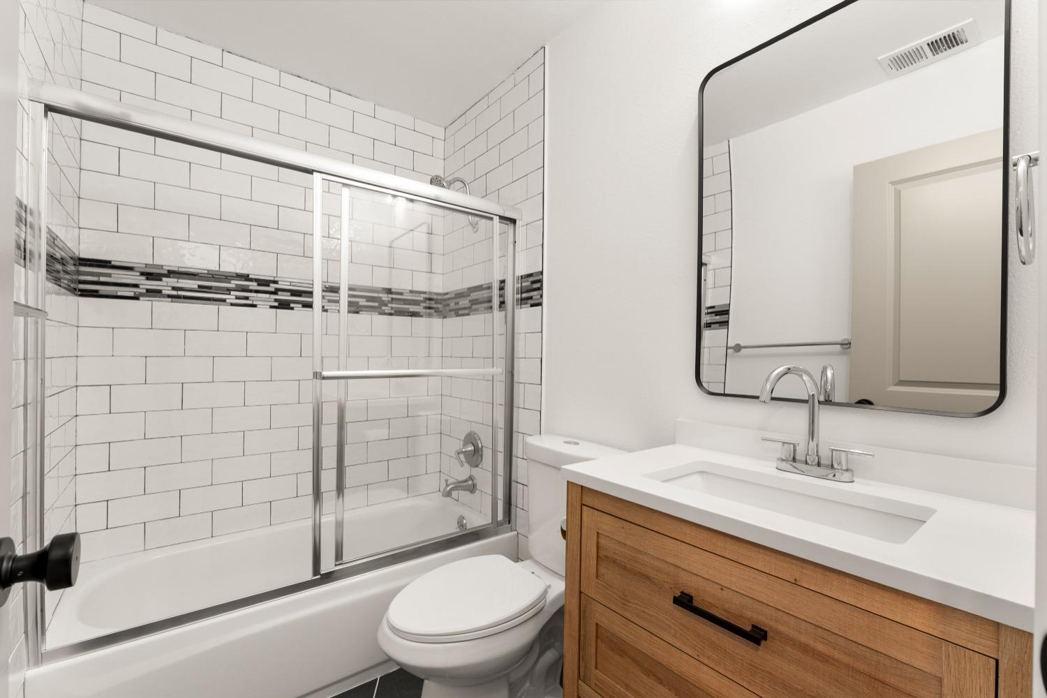 Detail Gallery Image 12 of 22 For 2462 Stokewood Way, Rancho Cordova,  CA 95670 - 3 Beds | 2 Baths