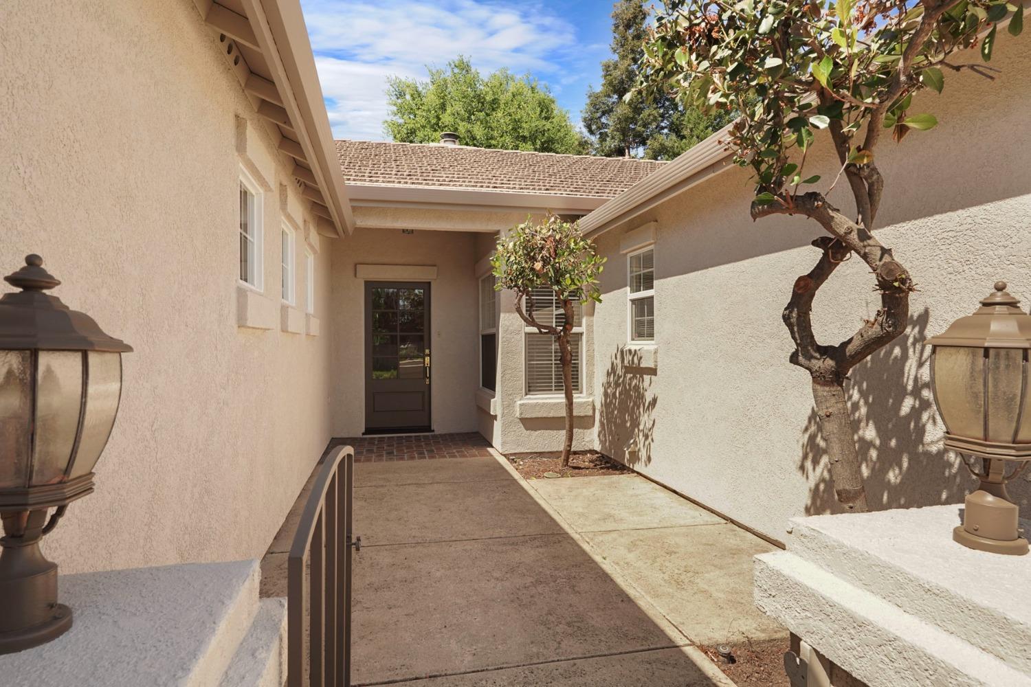 Detail Gallery Image 6 of 48 For 2607 W Elm St, Lodi,  CA 95242 - 3 Beds | 2 Baths