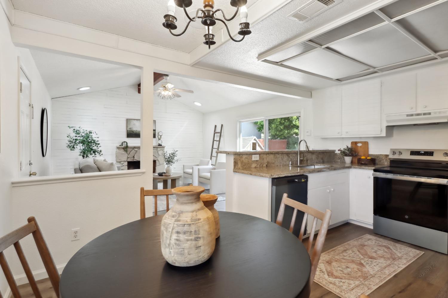 Detail Gallery Image 10 of 38 For 2888 Baronet Way, Sacramento,  CA 95833 - 4 Beds | 2 Baths