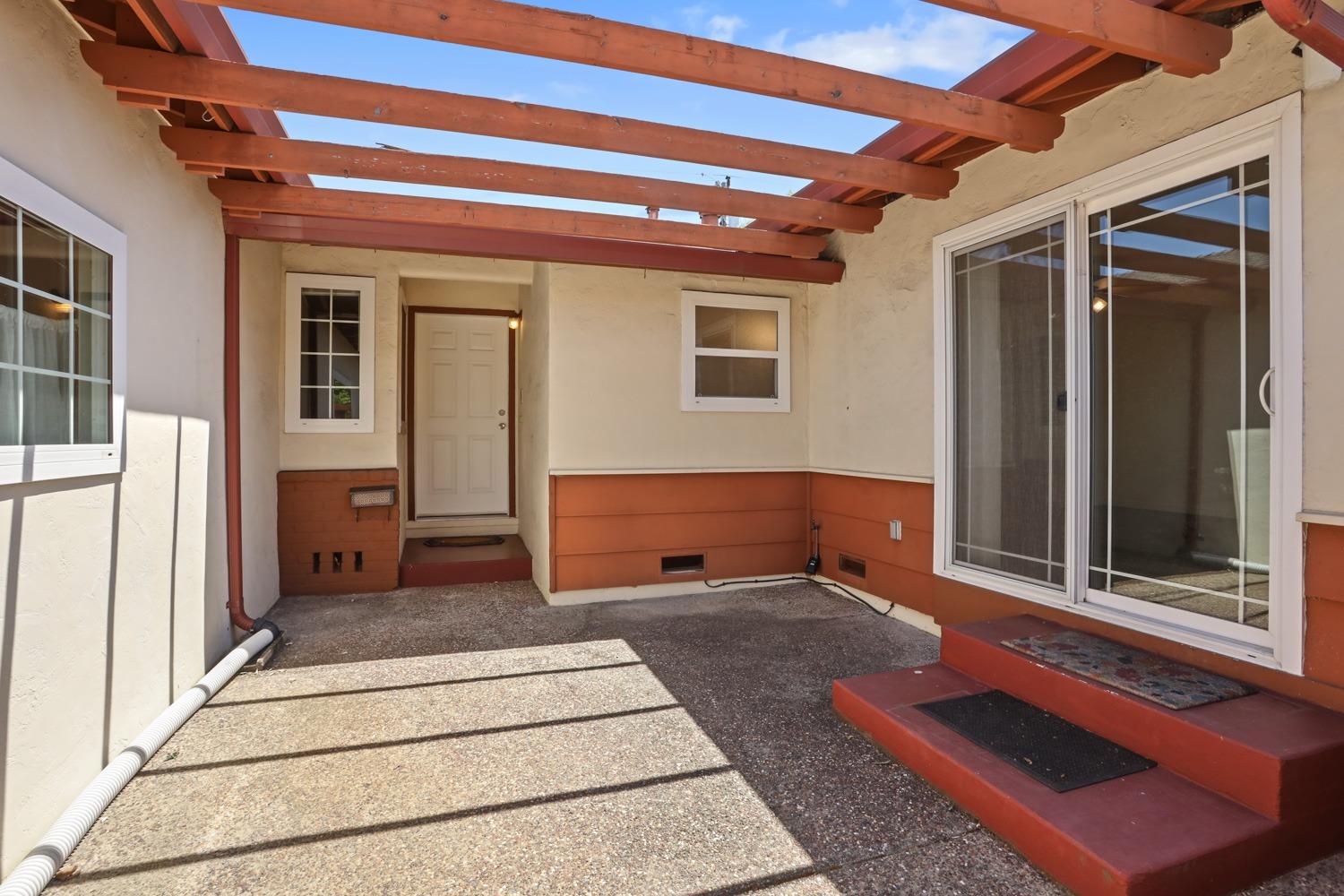 Detail Gallery Image 3 of 49 For 1384 Heckman Way, San Jose,  CA 95129 - 3 Beds | 2 Baths
