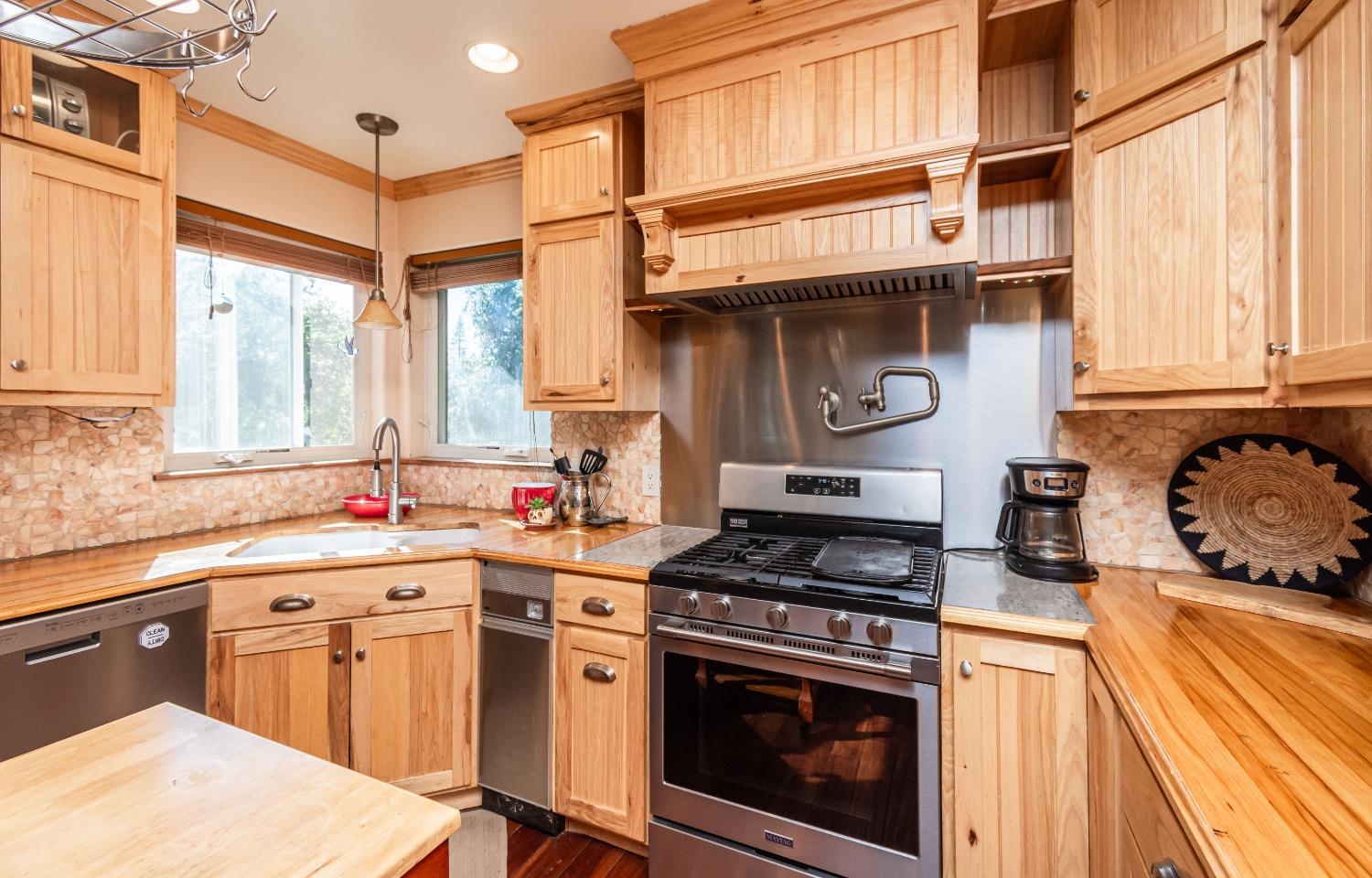 Detail Gallery Image 9 of 36 For 1190 Pleasant Valley Rd, Diamond Springs,  CA 95619 - 2 Beds | 2 Baths
