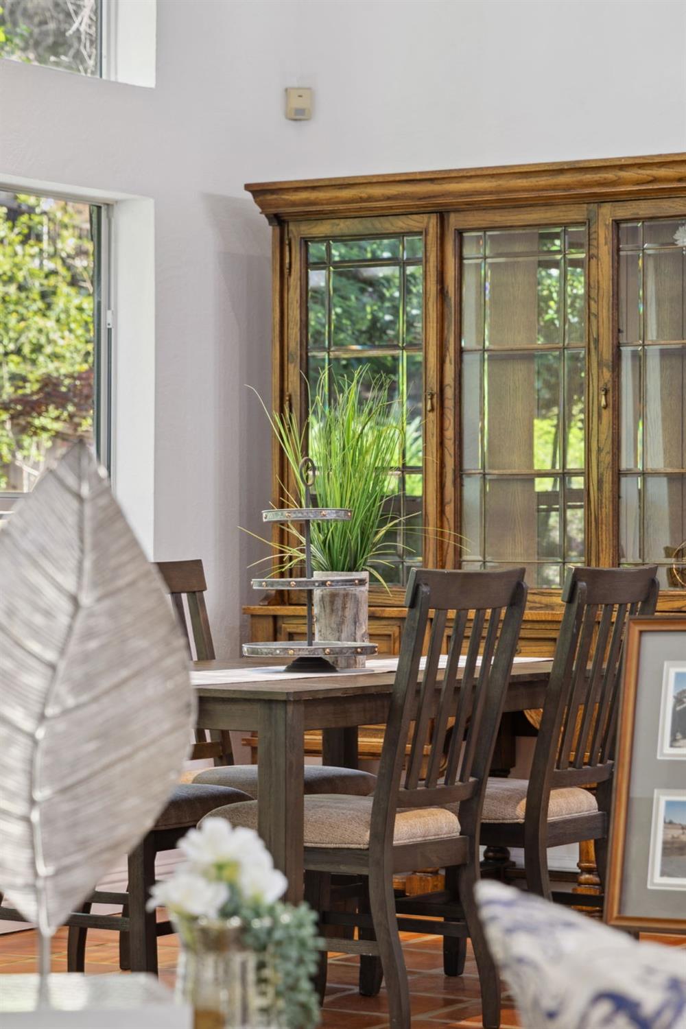 Detail Gallery Image 12 of 46 For 4006 Canyon Dr, Fair Oaks,  CA 95628 - 5 Beds | 4 Baths