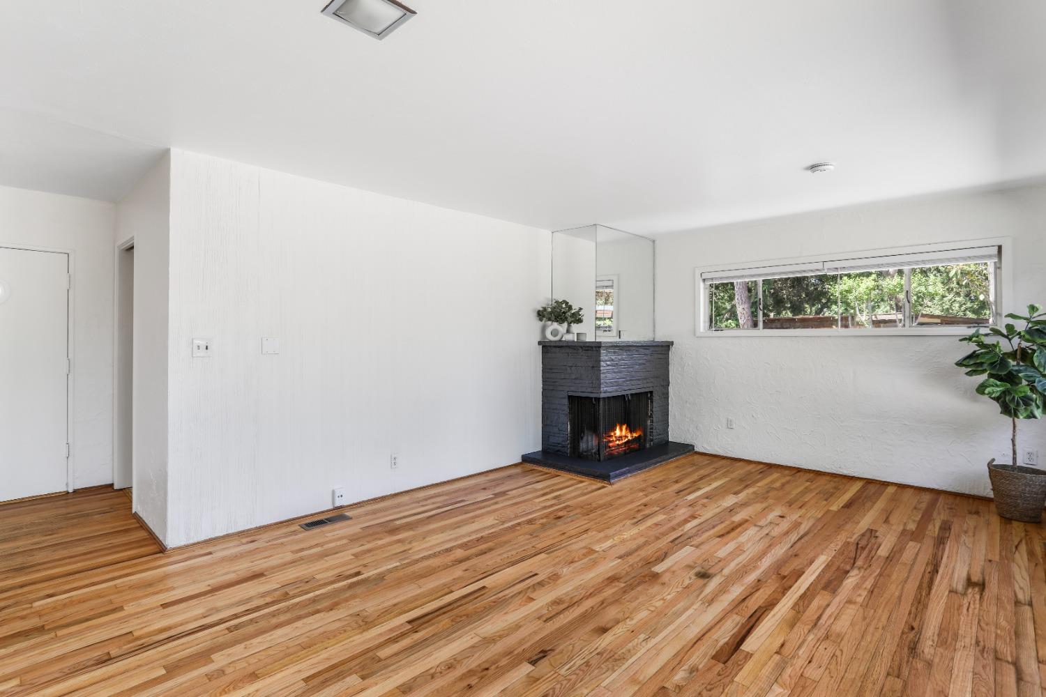 Detail Gallery Image 8 of 28 For 405 Helen Ave, Modesto,  CA 95354 - 2 Beds | 1 Baths