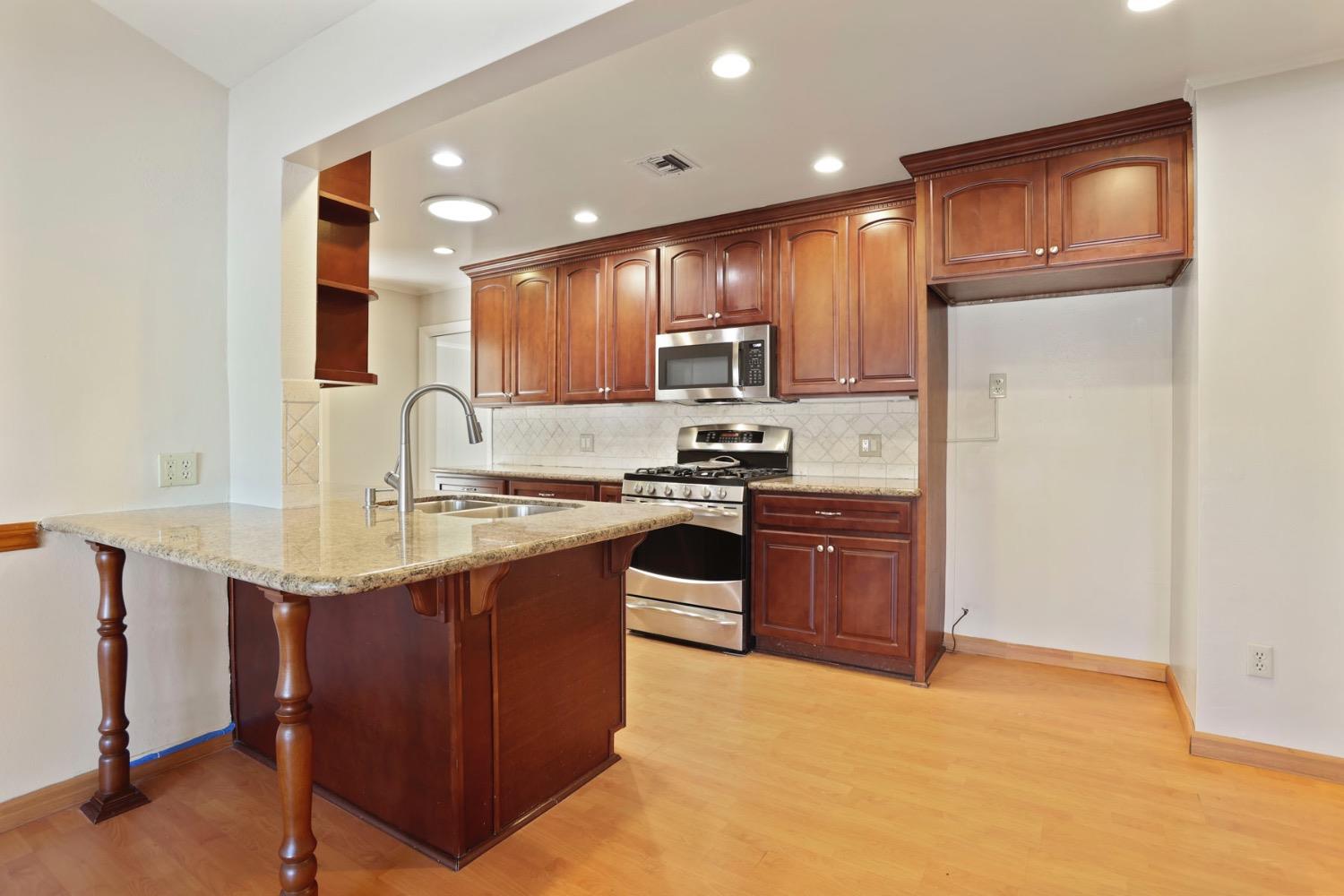 Detail Gallery Image 9 of 43 For 1152 Stanton Way, Stockton,  CA 95207 - 3 Beds | 2 Baths