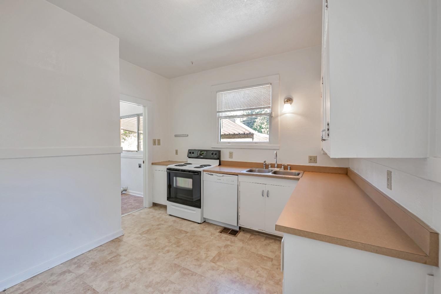 41st Street, Sacramento, California image 14