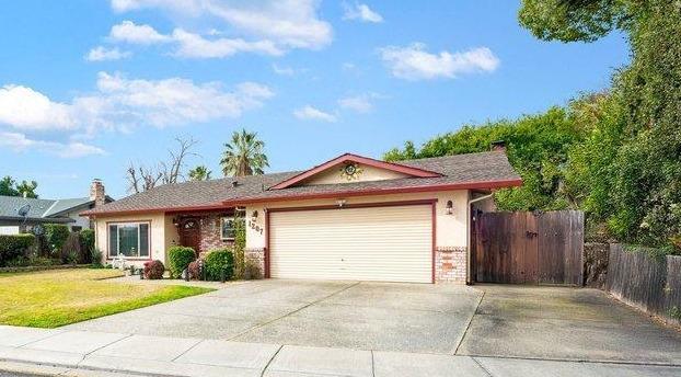 Detail Gallery Image 3 of 26 For 1207 Huntington Pl, Manteca,  CA 95336 - 4 Beds | 2 Baths