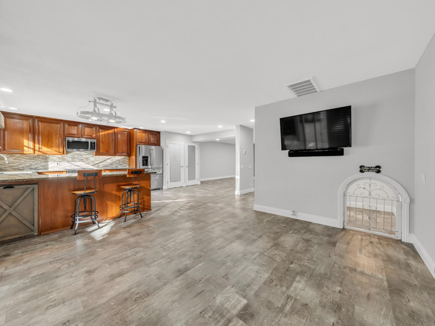 Detail Gallery Image 17 of 49 For 11303 Gold Country Blvd, Gold River,  CA 95670 - 3 Beds | 2/1 Baths