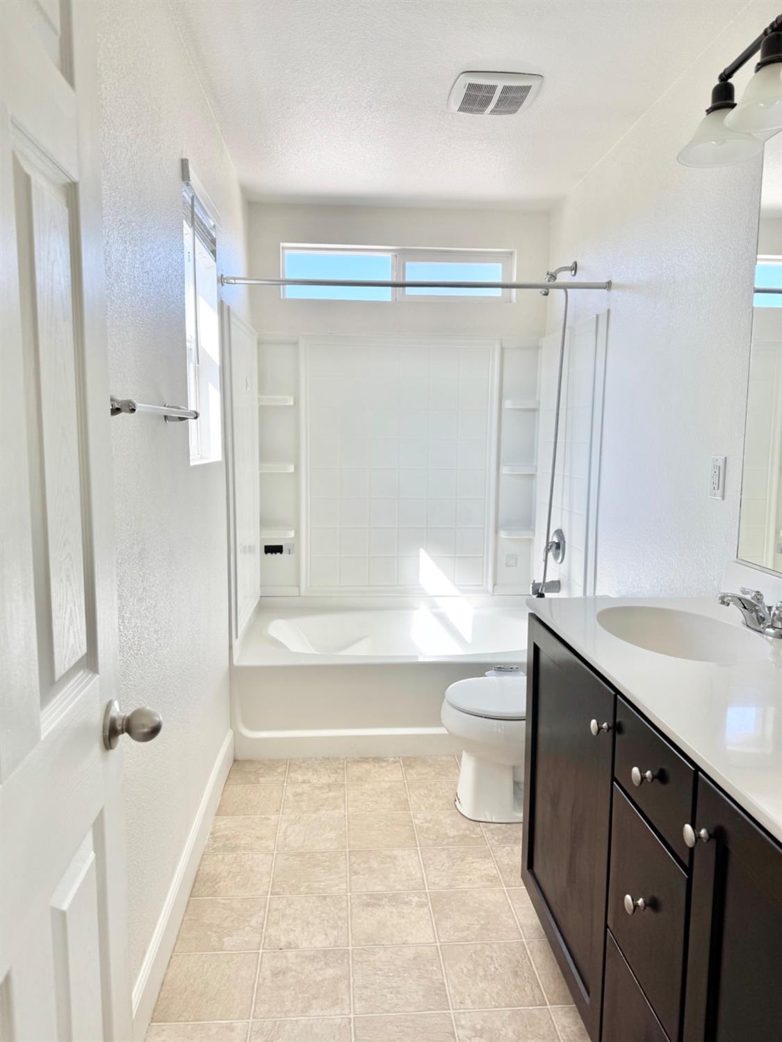 Detail Gallery Image 10 of 19 For 2522 Pine Brook Dr, Stockton,  CA 95212 - 4 Beds | 2/1 Baths