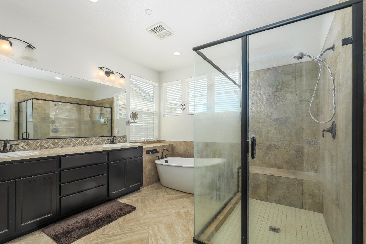 Detail Gallery Image 22 of 48 For 8417 Everson Ln, Elk Grove,  CA 95758 - 4 Beds | 3 Baths