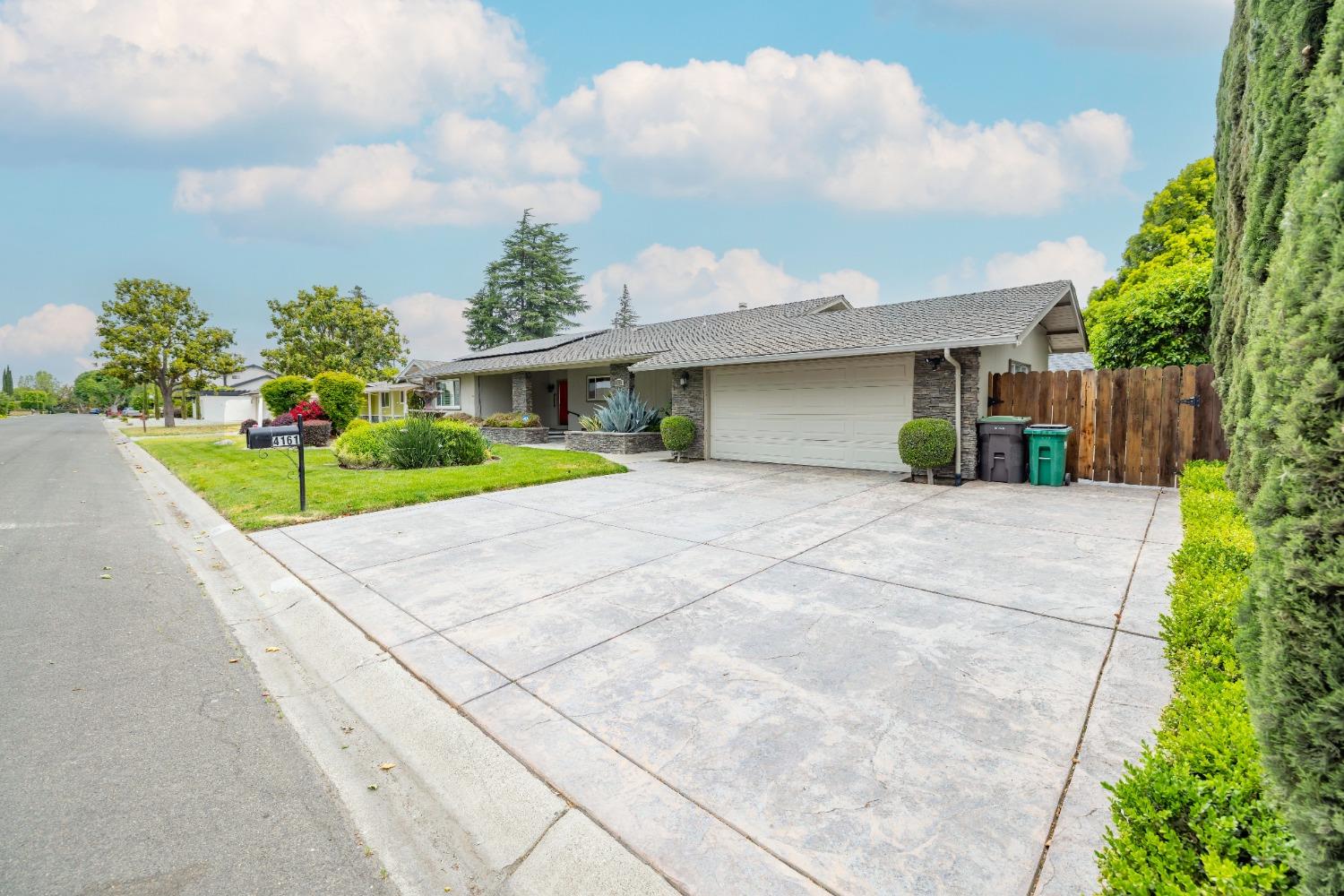 Detail Gallery Image 3 of 49 For 4161 Riviera Dr, Stockton,  CA 95204 - 3 Beds | 2 Baths