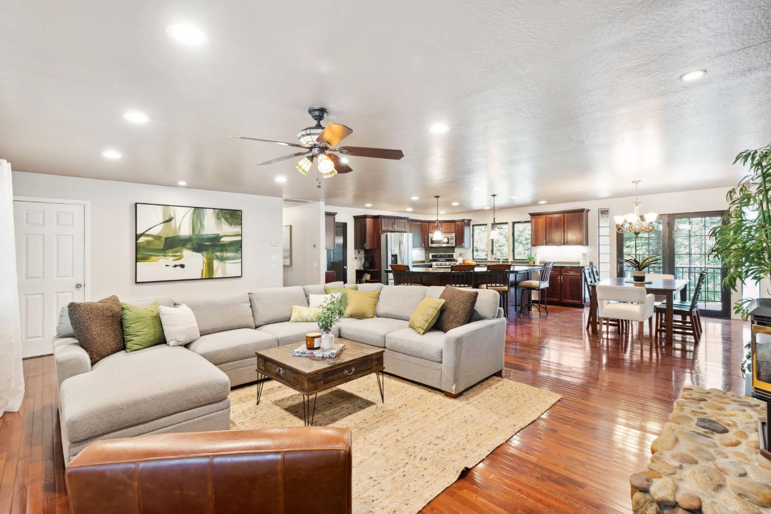 Detail Gallery Image 4 of 34 For 497 Washington Irving Dr, Colfax,  CA 95713 - 4 Beds | 2 Baths