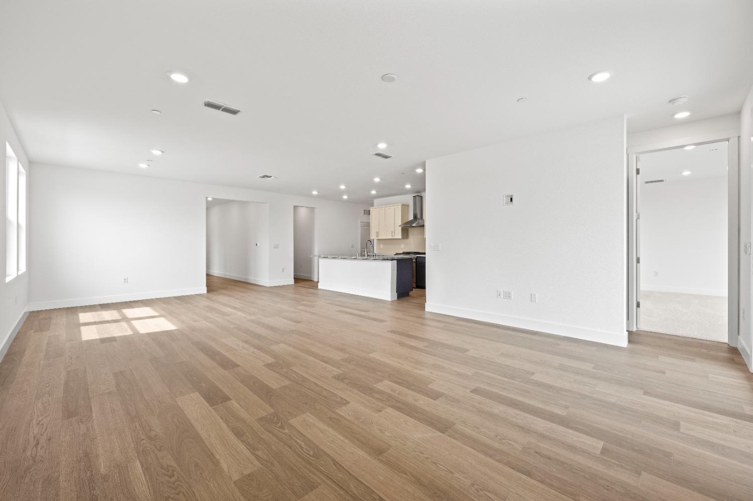 Detail Gallery Image 8 of 40 For 7000 Carbone, Roseville,  CA 95757 - 3 Beds | 2/1 Baths