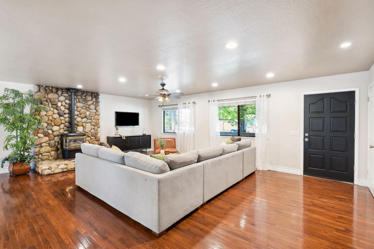 Detail Gallery Image 6 of 34 For 497 Washington Irving Dr, Colfax,  CA 95713 - 4 Beds | 2 Baths