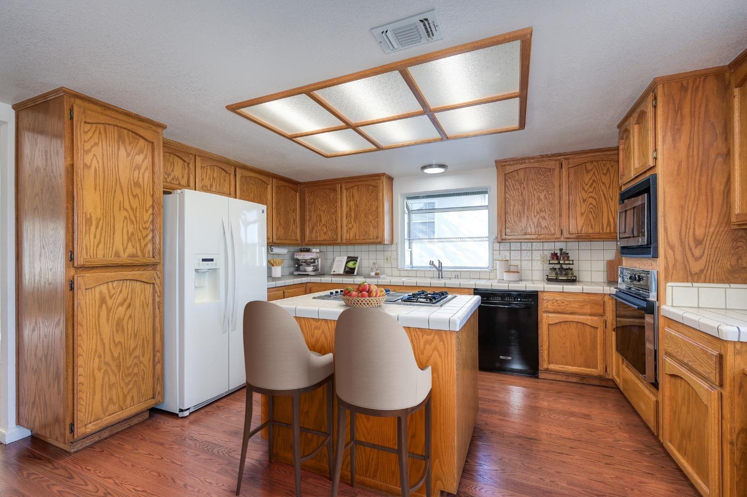 Detail Gallery Image 8 of 28 For 1518 Sutter Creek Dr, El Dorado Hills,  CA 95762 - 3 Beds | 2/1 Baths