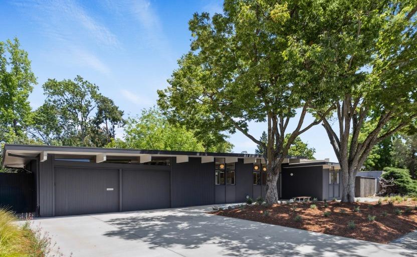 Detail Gallery Image 1 of 24 For 6441 Fordham Way, Sacramento,  CA 95831 - 3 Beds | 2 Baths