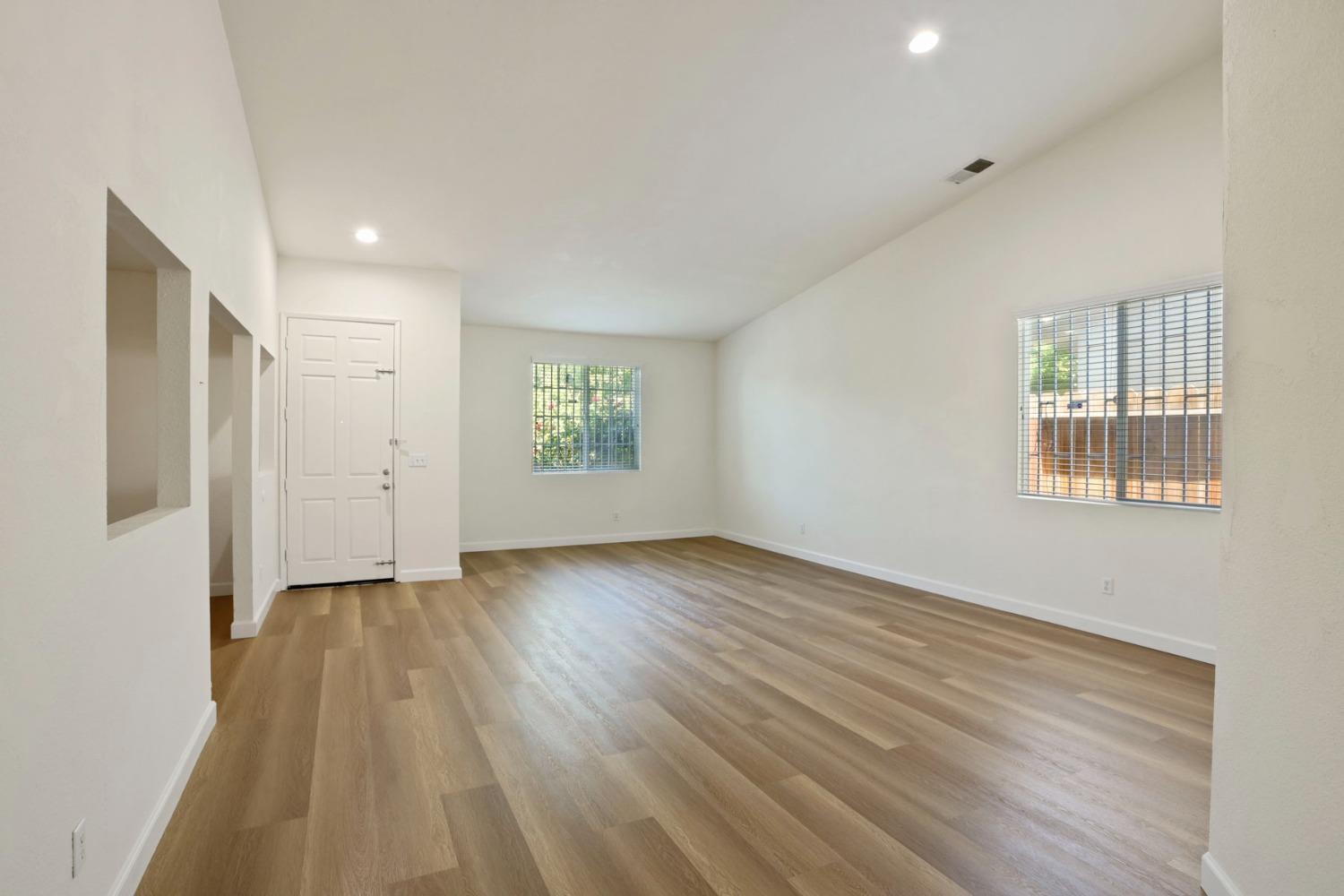 Detail Gallery Image 3 of 23 For 2710 Sebastan Ln, Stockton,  CA 95212 - 3 Beds | 2 Baths