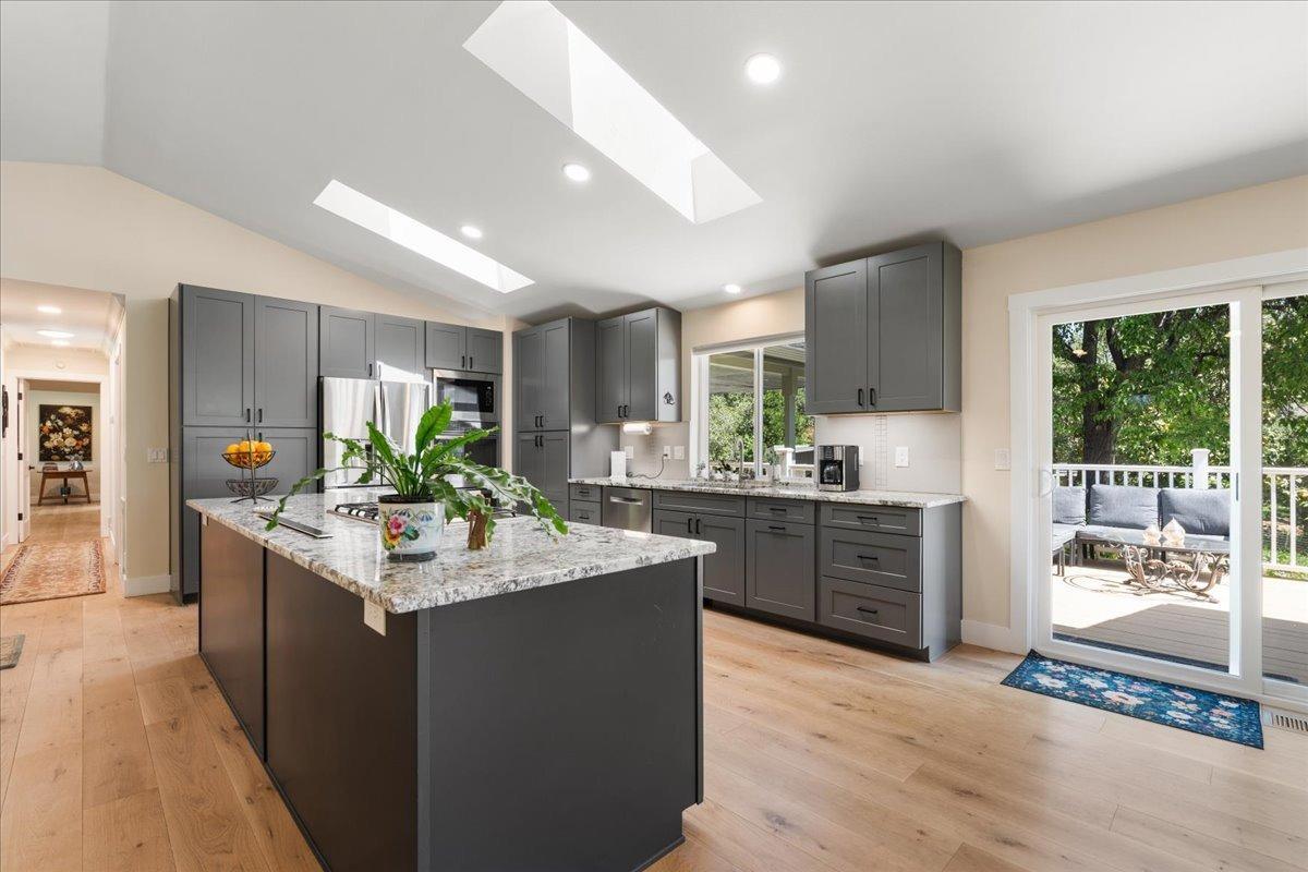 Detail Gallery Image 9 of 73 For 10107 Park View Ln, Penn Valley,  CA 95946 - 3 Beds | 2 Baths