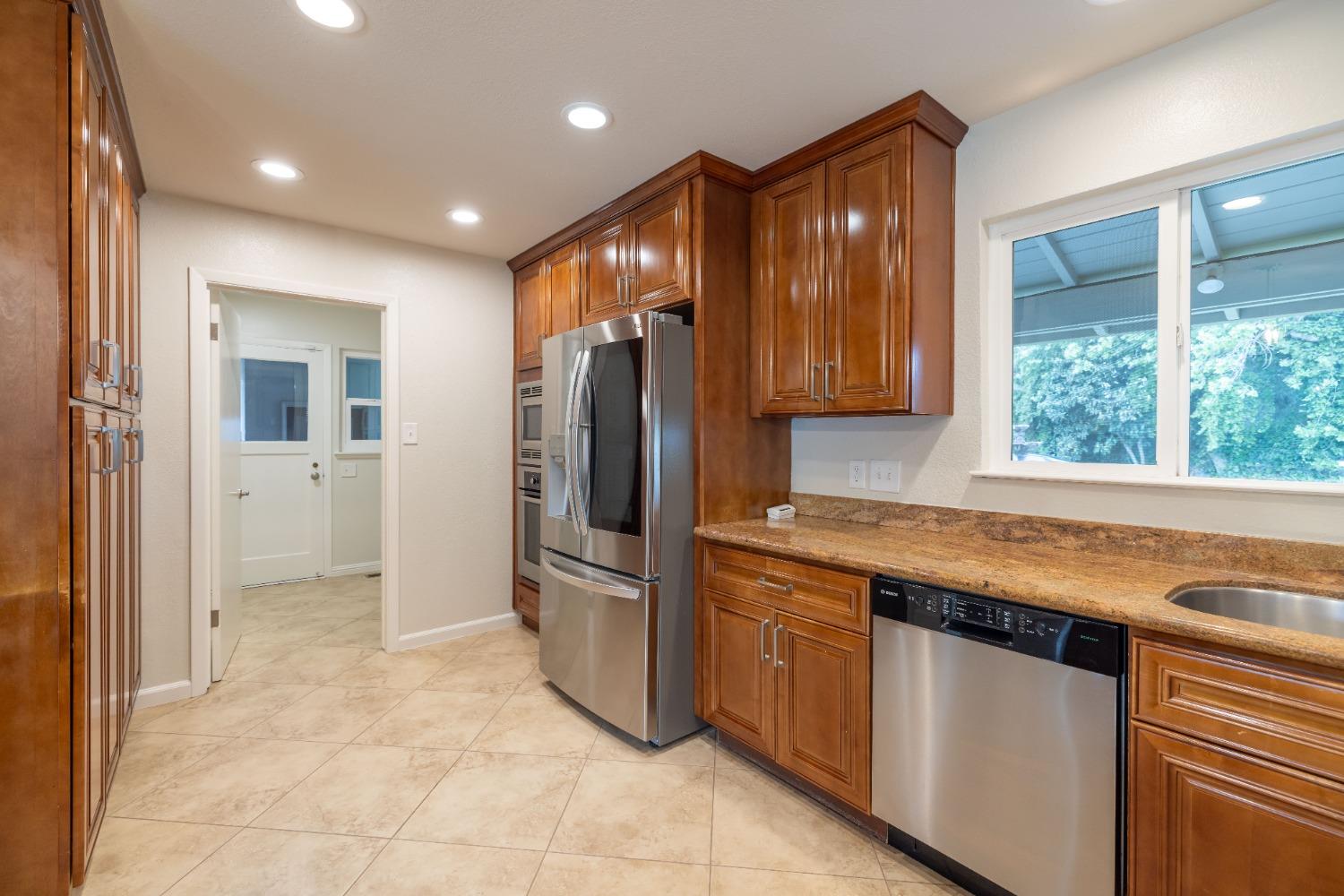 Detail Gallery Image 12 of 49 For 4161 Riviera Dr, Stockton,  CA 95204 - 3 Beds | 2 Baths