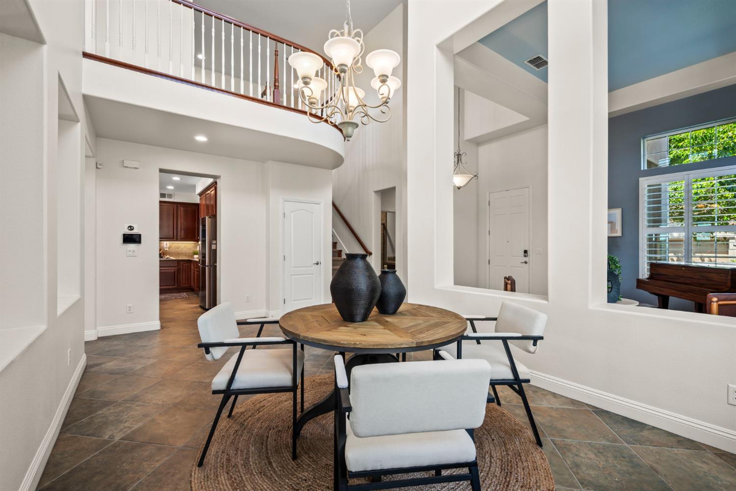 Detail Gallery Image 9 of 56 For 11896 Slate Falls Way, Rancho Cordova,  CA 95742 - 5 Beds | 3 Baths