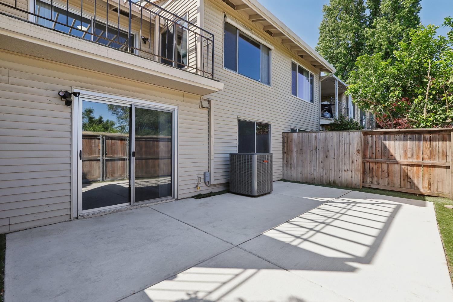 La Riviera Drive, Sacramento, California image 30