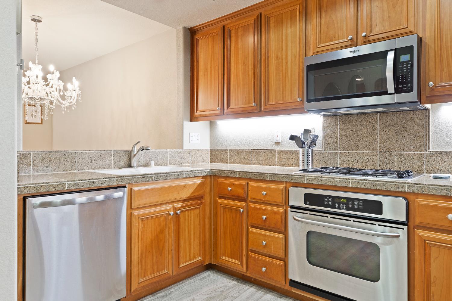 Detail Gallery Image 18 of 44 For 980 Silver Spur Cir #43,  Oakdale,  CA 95361 - 3 Beds | 2/1 Baths