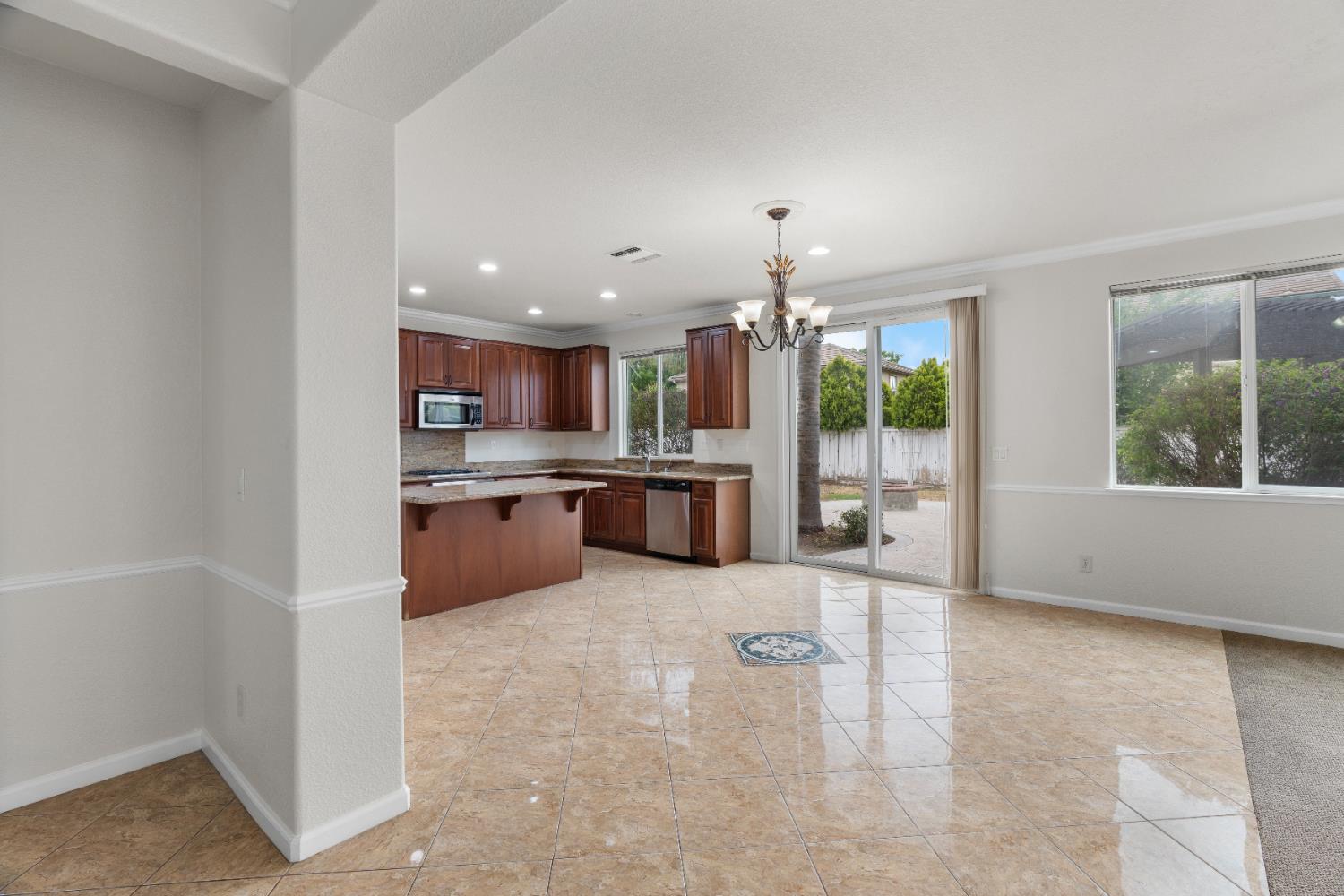 Detail Gallery Image 13 of 39 For 17636 Red Barley Ct, Lathrop,  CA 95330 - 3 Beds | 2/1 Baths