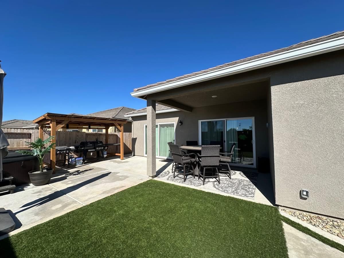 Detail Gallery Image 10 of 11 For 936 Hogan Rd, Galt,  CA 95632 - 2 Beds | 2/1 Baths